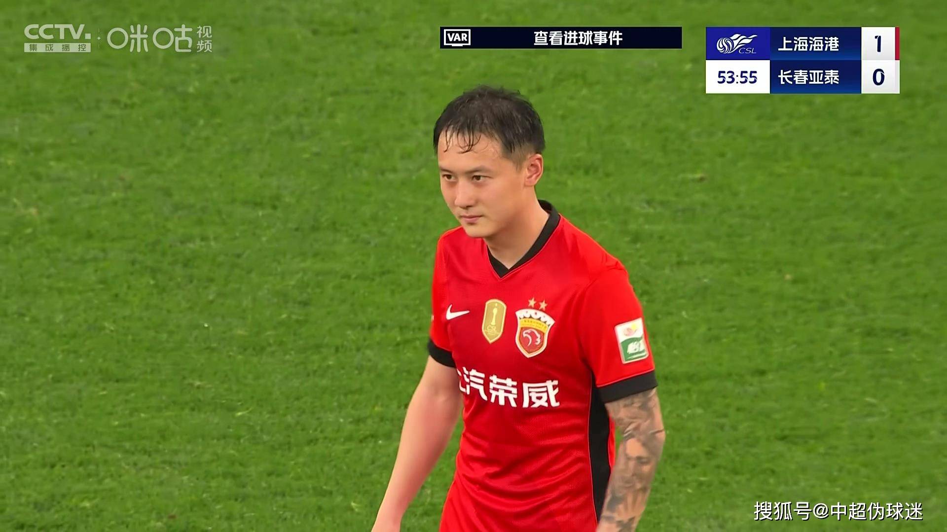 上海上港客场轻松取胜山东鲁能，继续领跑积分榜