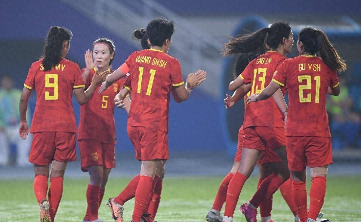 日本女足联赛新星崭露头角，赢得球迷喝彩