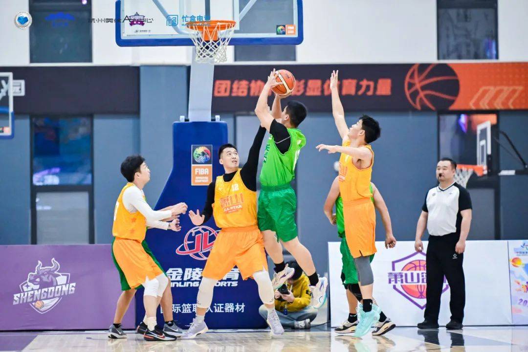 篮球联赛顶级明星合影助力公益活动的简单介绍